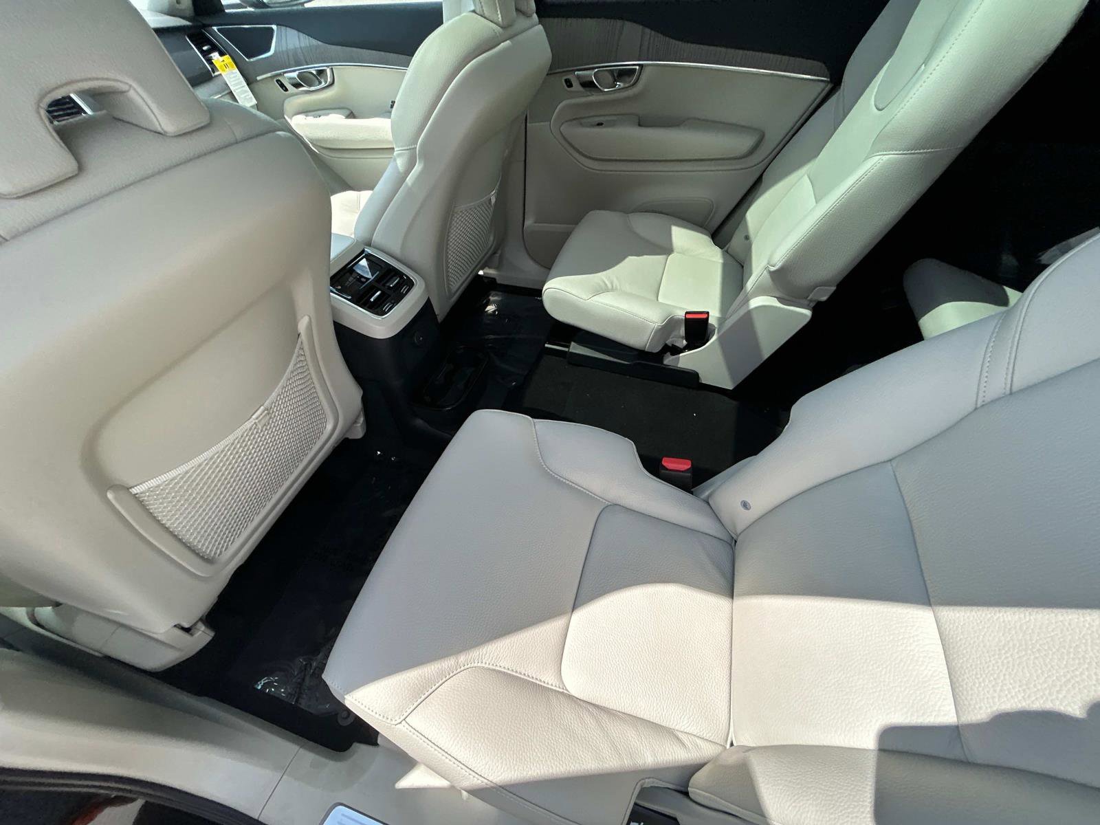 New 2025 Volvo XC90 T8 Plus w/ Protection Package Premier AWD/4WD image 11