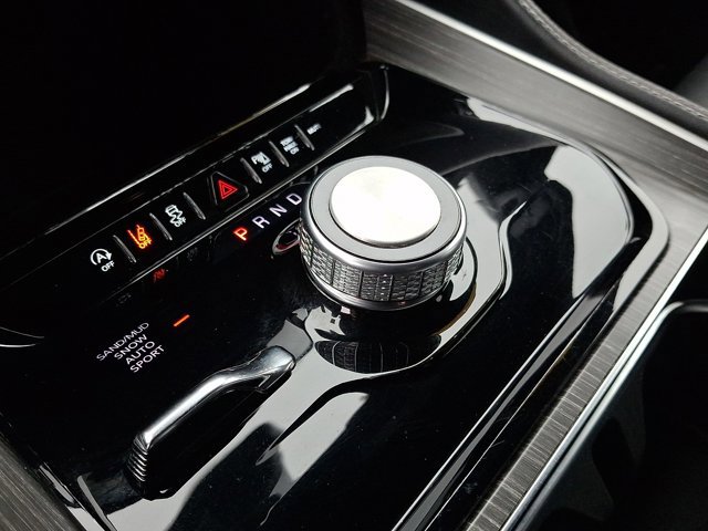 Used 2024 Jeep Wagoneer L Series II w/ Flexible Seating Group image 15