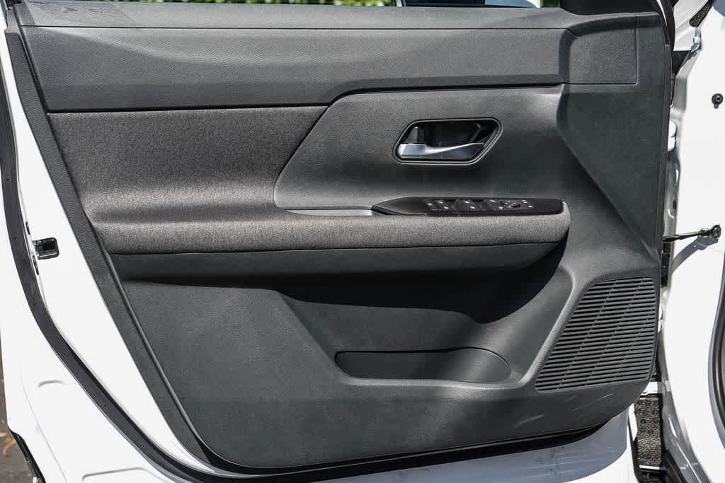 Used 2025 Nissan Kicks SV FWD image 20