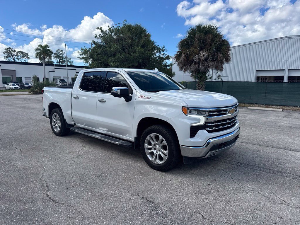 Used 2023 Chevrolet Silverado 1500 LTZ AWD/4WD image 3