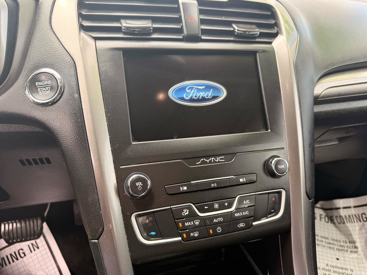 Used 2019 Ford Fusion SE FWD image 13