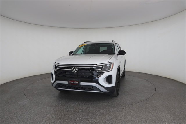 Used 2025 Volkswagen Atlas Peak Edition SE image 33