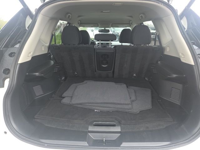 Used 2017 Nissan Rogue SV w/ SV Premium Package AWD/4WD image 11