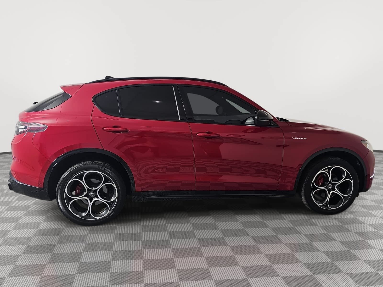 Used 2024 Alfa Romeo Stelvio Veloce AWD/4WD image 9