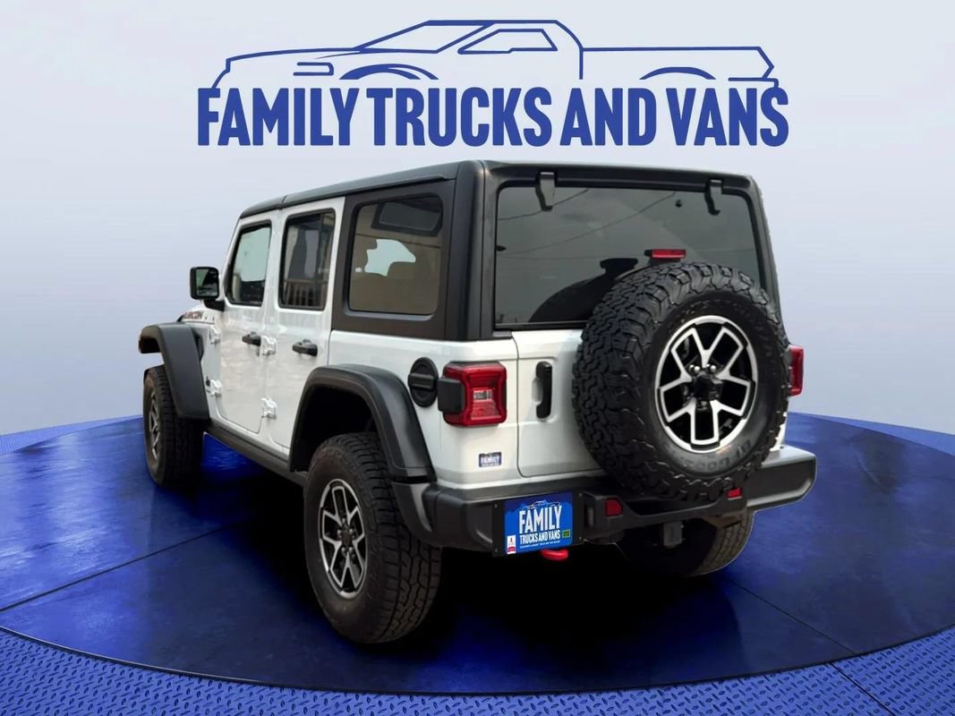 Used 2024 Jeep Wrangler Unlimited Rubicon AWD/4WD image 3
