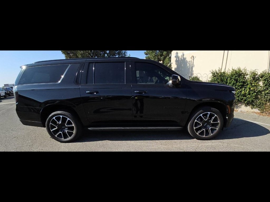 Used 2025 Chevrolet Suburban RST w/ Comfort Package image 10