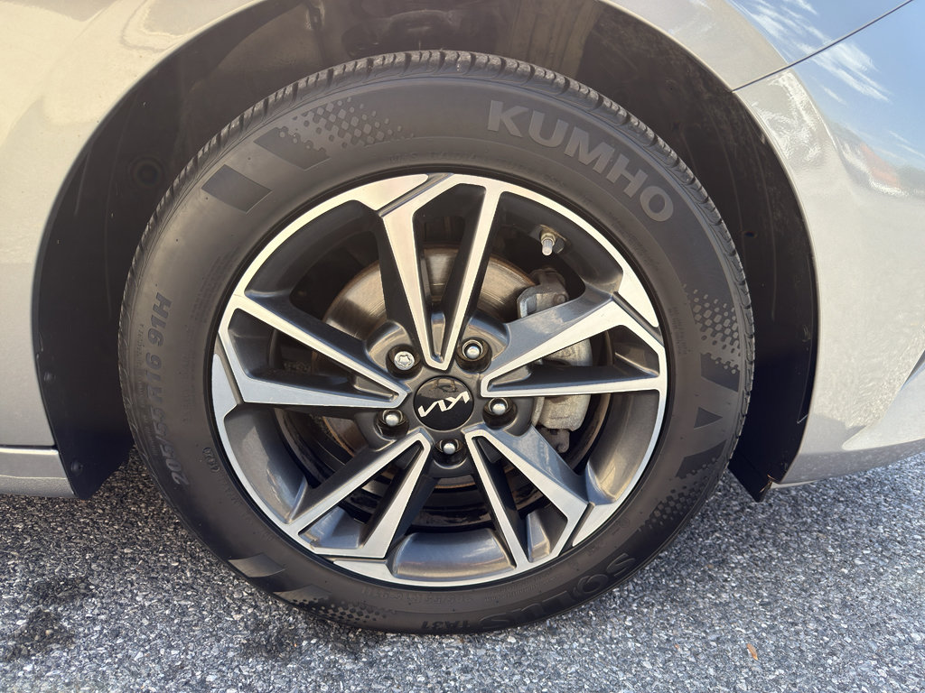 Used 2023 Kia Forte LXS w/ LXS Technology Package FWD image 30