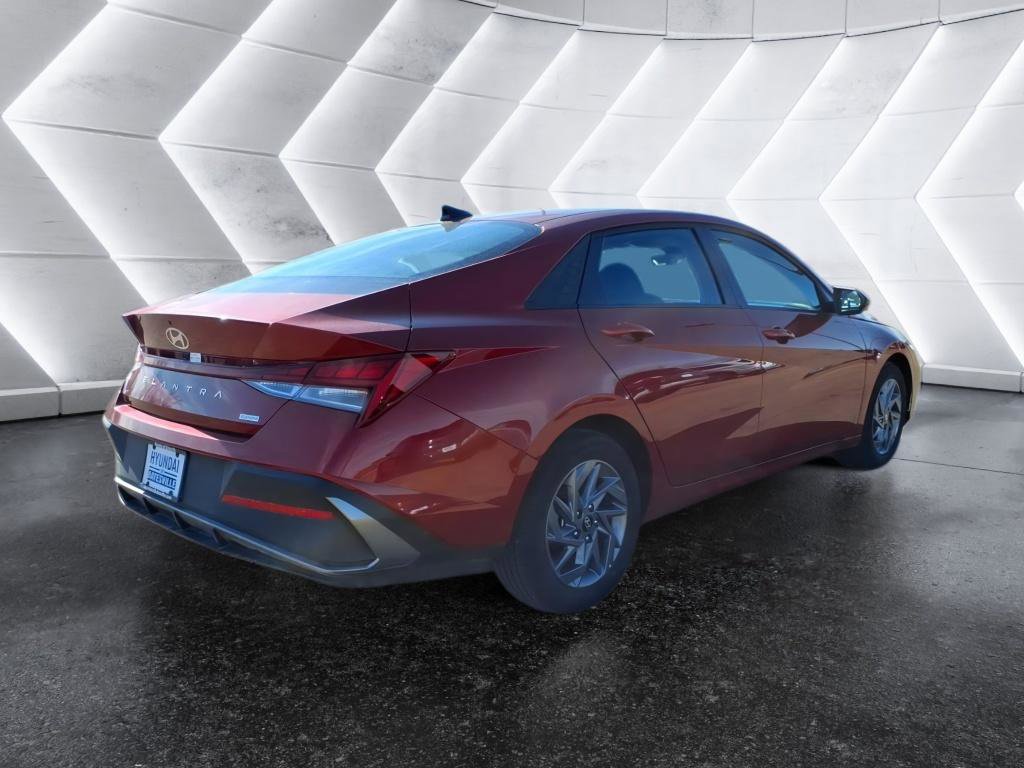 New 2025 Hyundai Elantra Blue image 5
