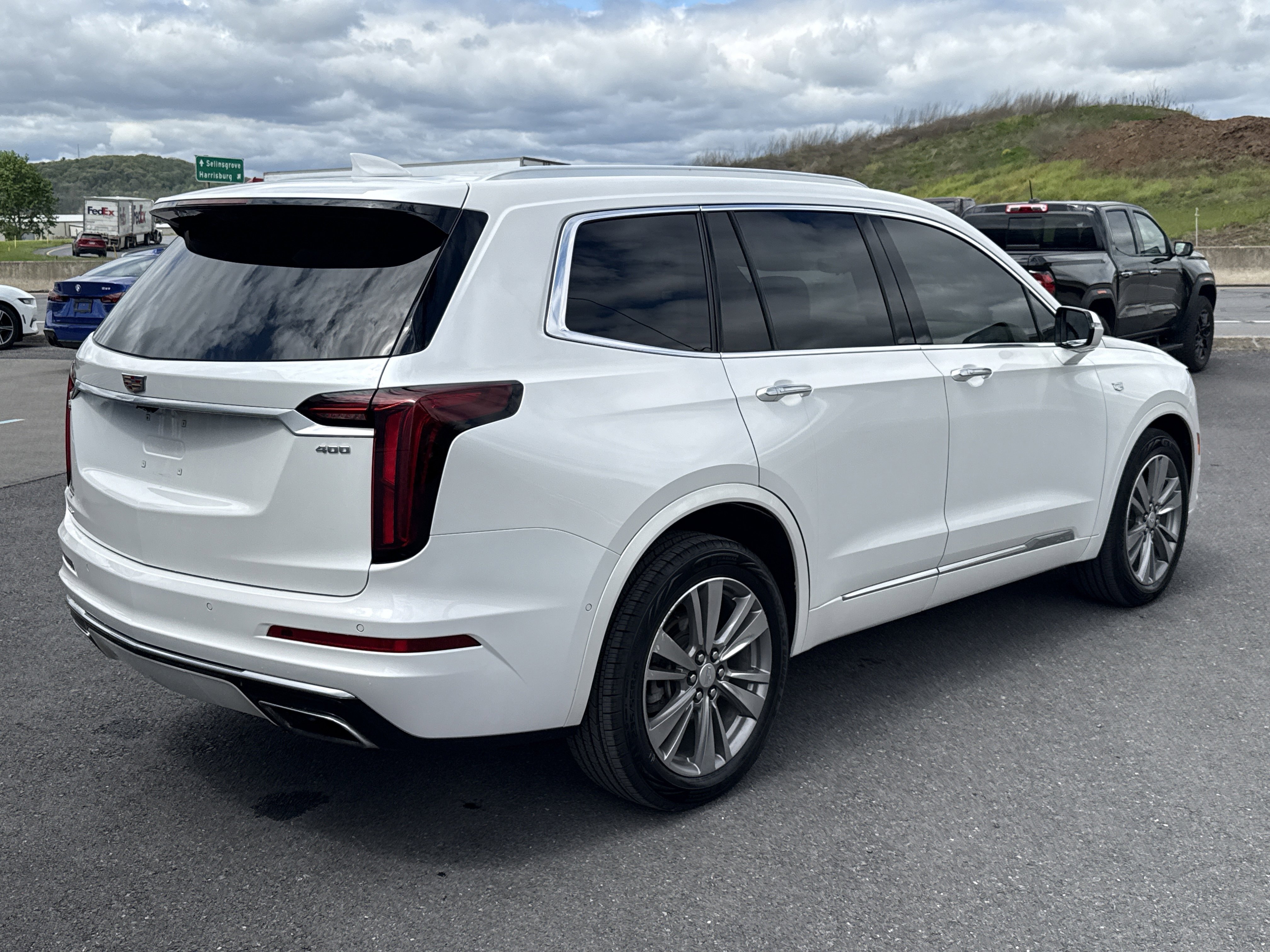 Used 2022 Cadillac XT6 Premium Luxury w/ Platinum Package AWD/4WD image 3