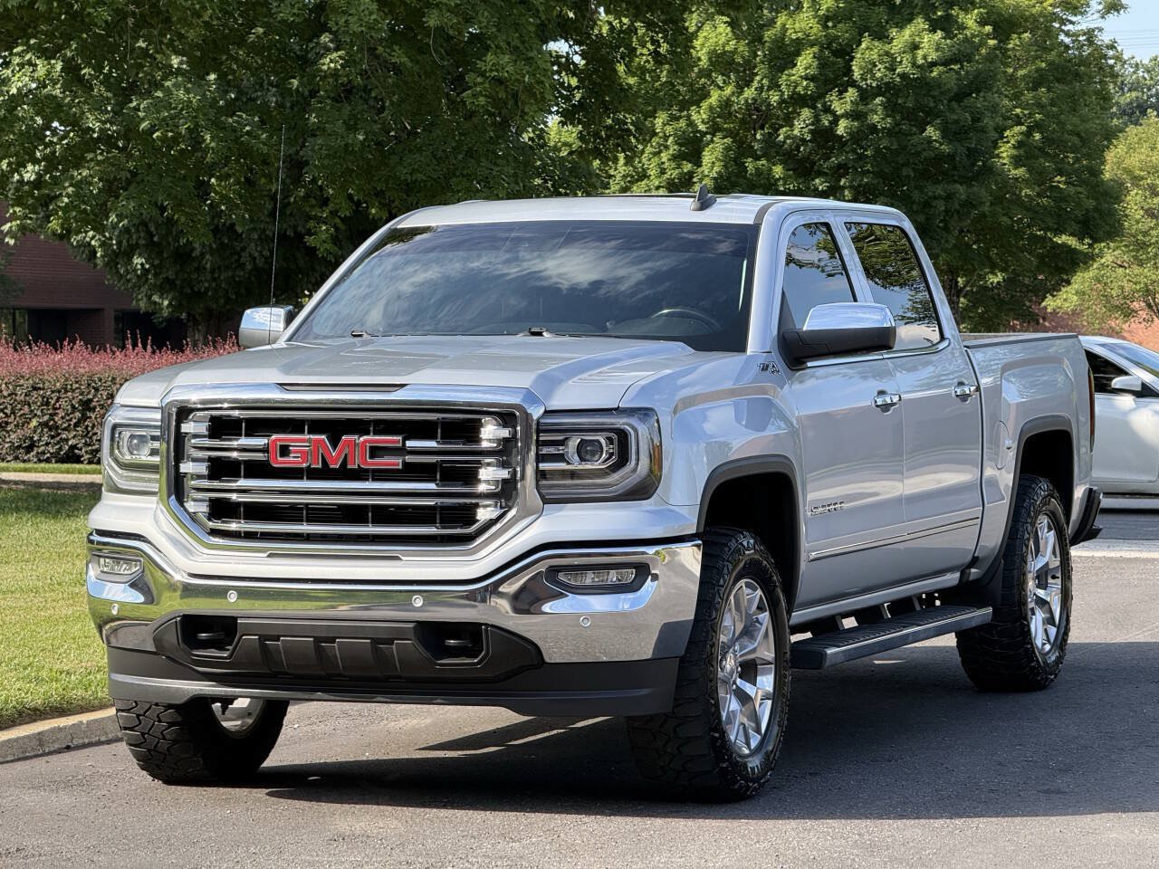 Used 2018 GMC Sierra 1500 SLT AWD/4WD image 3