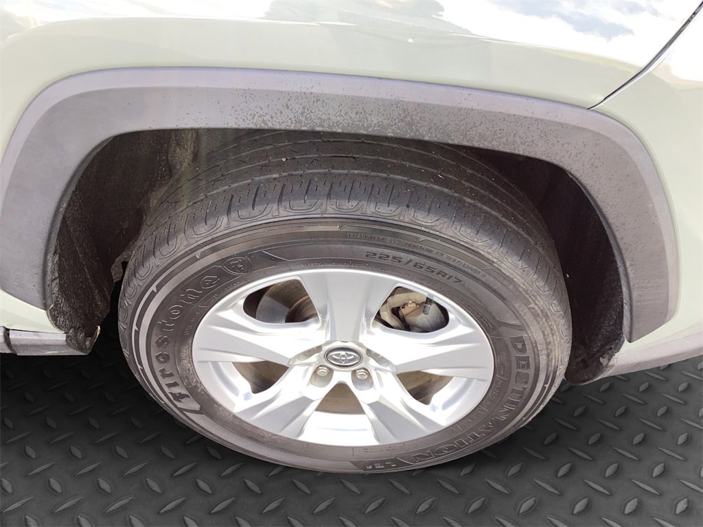 Used 2020 Toyota RAV4 XLE image 25