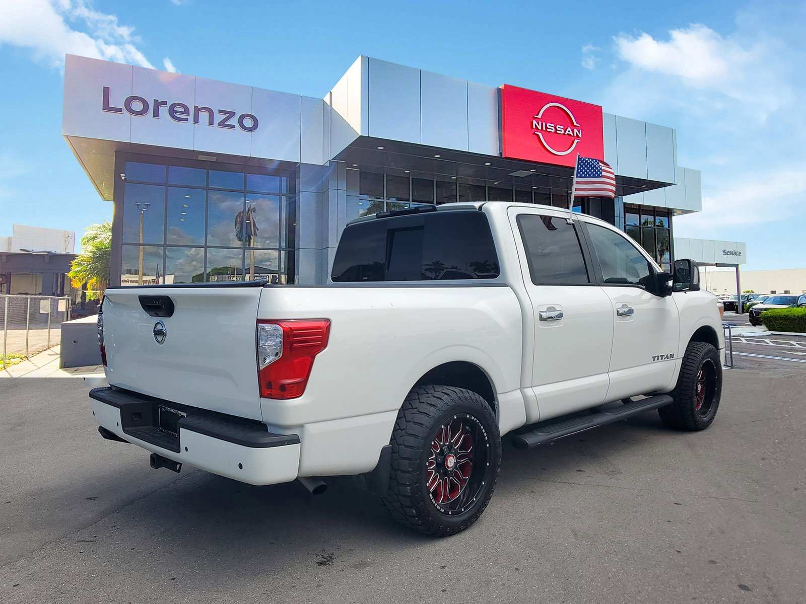 Used 2021 Nissan Titan SV w/ SV Convenience Package image 5