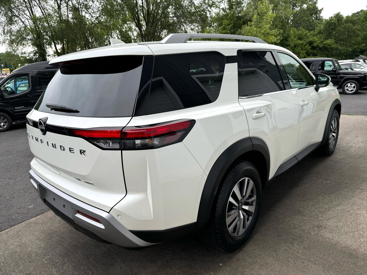 Used 2022 Nissan Pathfinder SL image 4