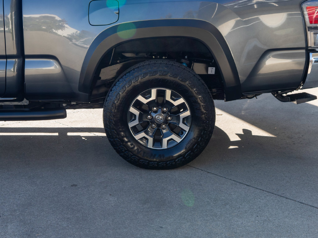 Used 2022 Toyota Tacoma TRD Off-Road AWD/4WD image 28