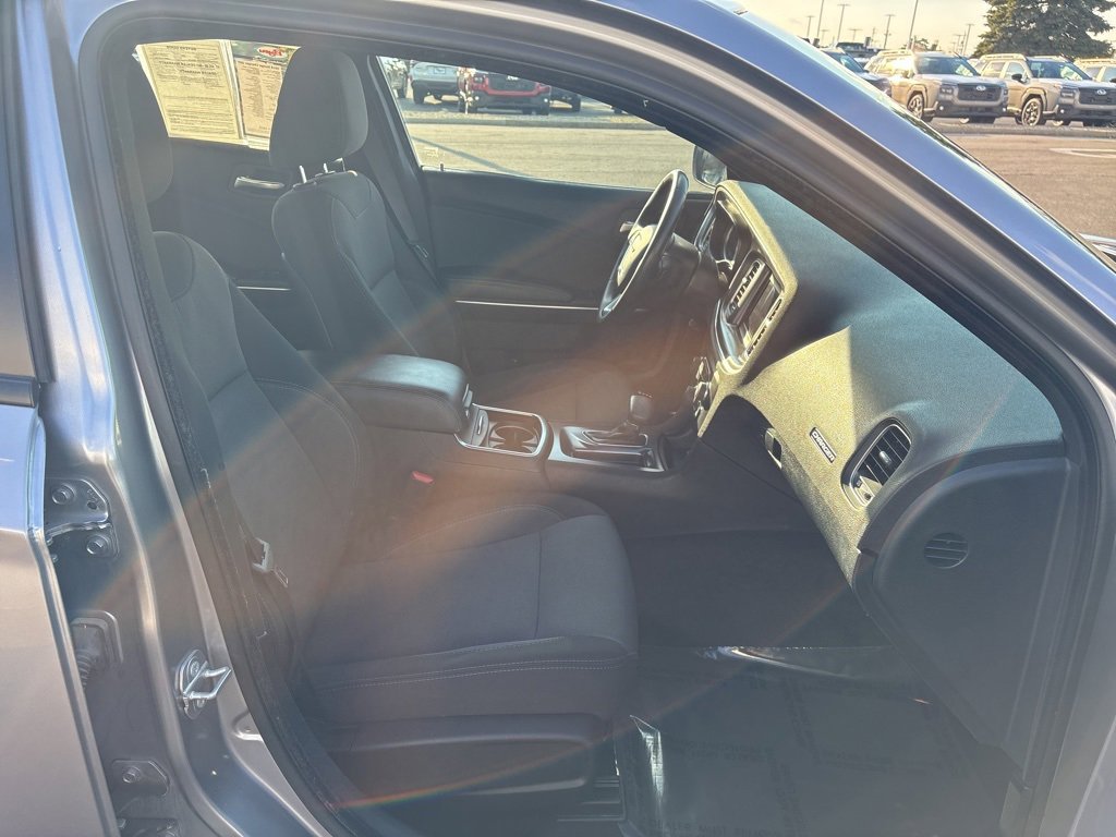 Used 2018 Dodge Charger SXT image 10