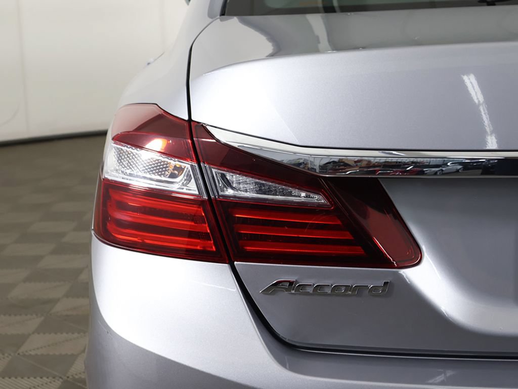 Used 2017 Honda Accord EX image 12