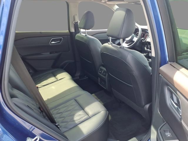 Used 2023 Nissan Rogue Platinum image 11