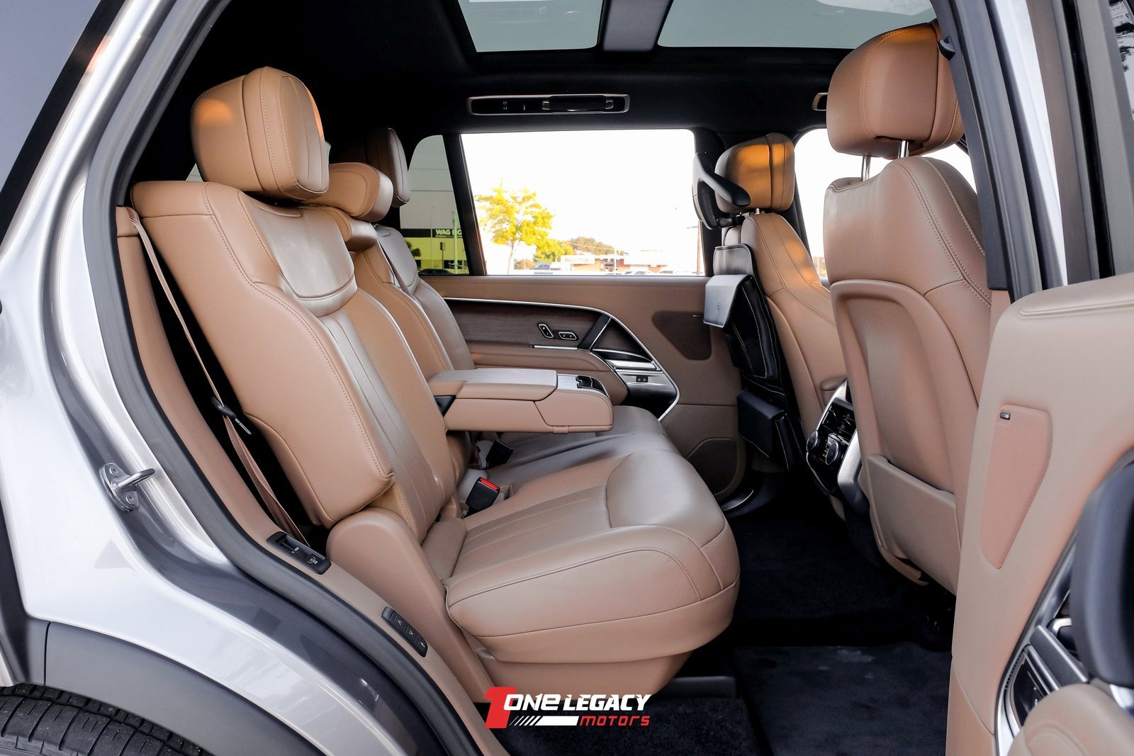 Used 2023 Land Rover Range Rover Long Wheelbase SE image 38