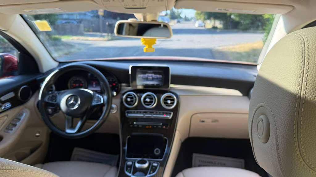 Used 2017 Mercedes-Benz GLC 300 4MATIC Coupe image 11