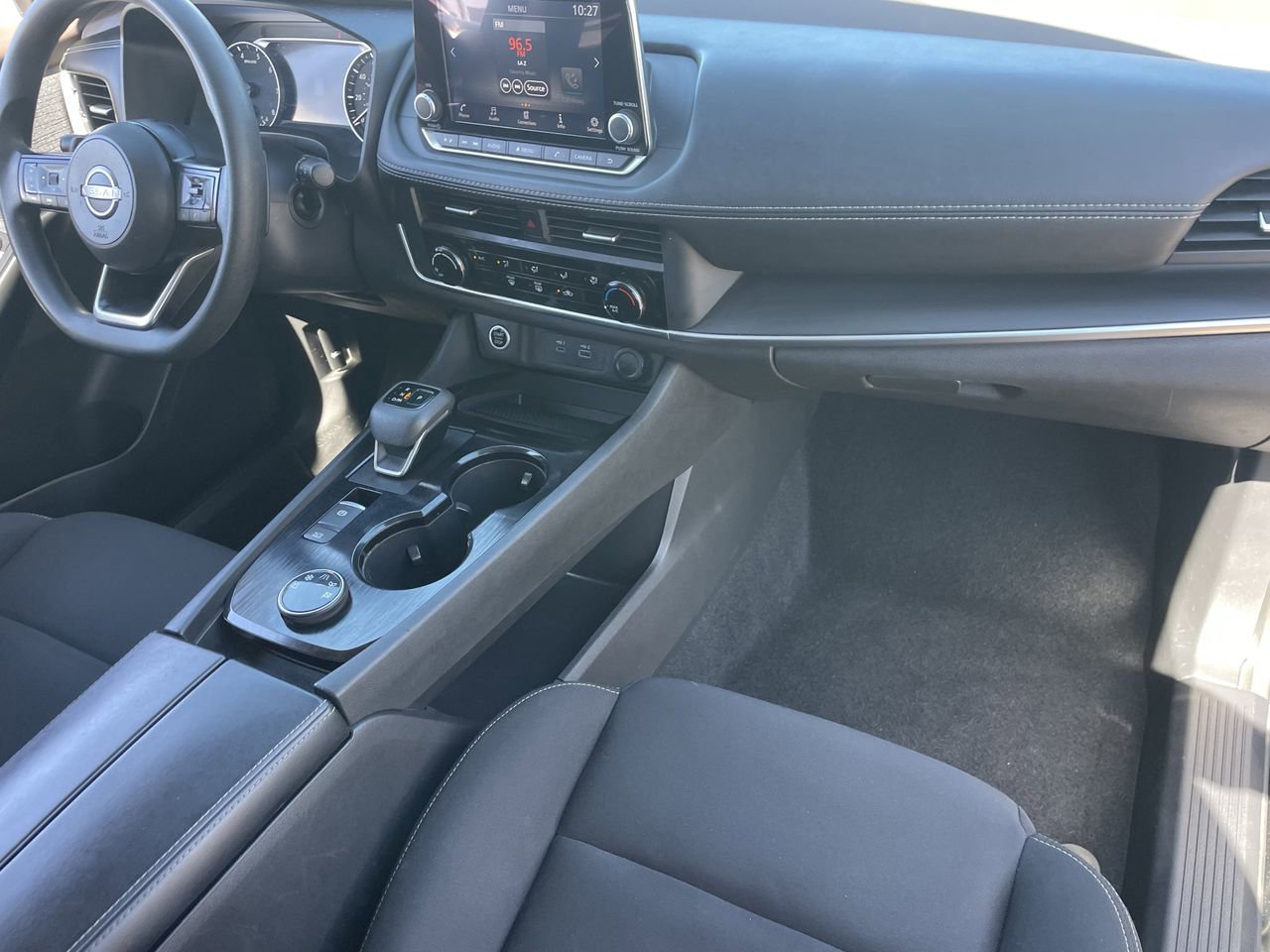 Used 2023 Nissan Rogue S image 12