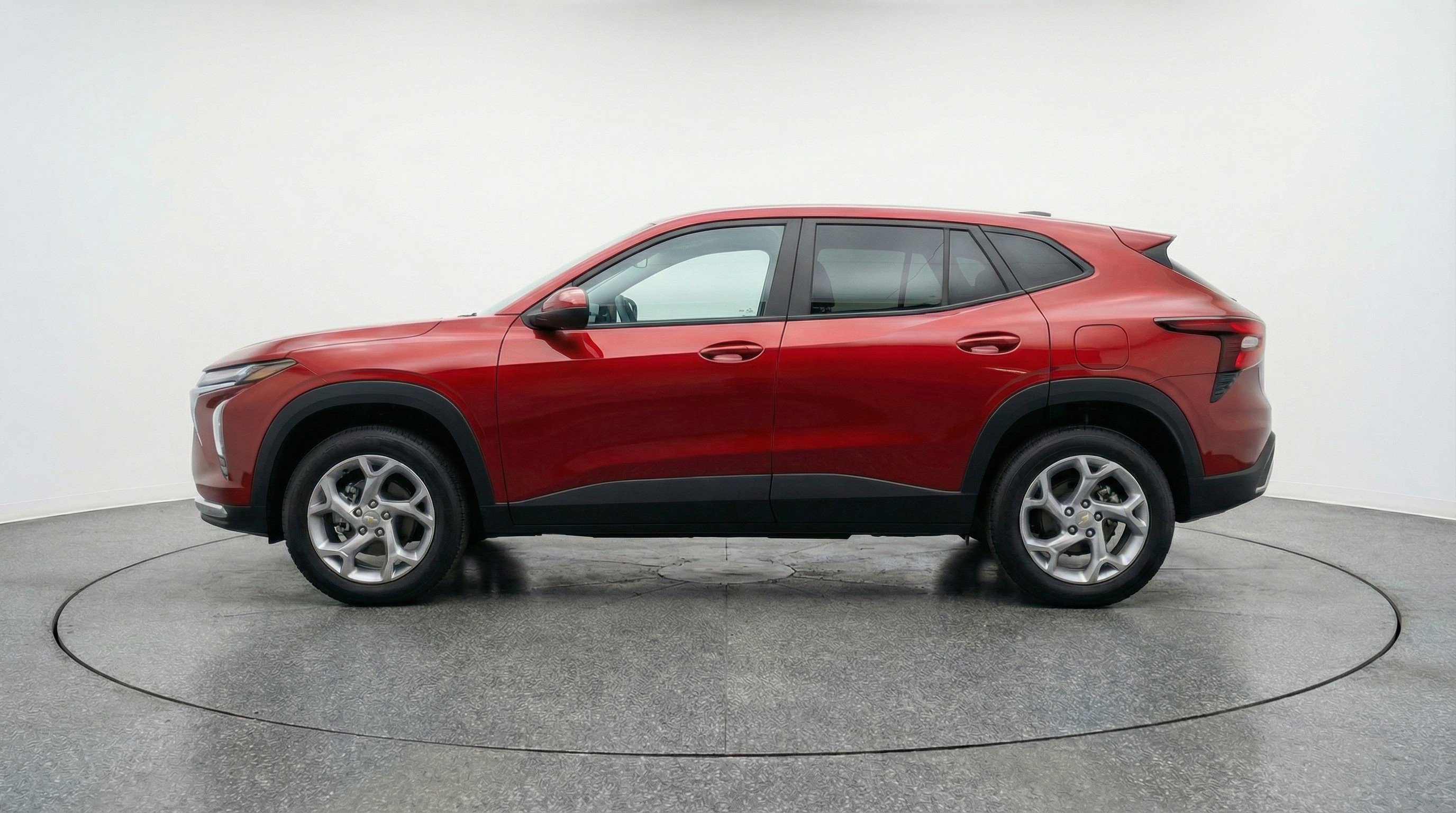 Used 2025 Chevrolet Trax LT FWD image 5