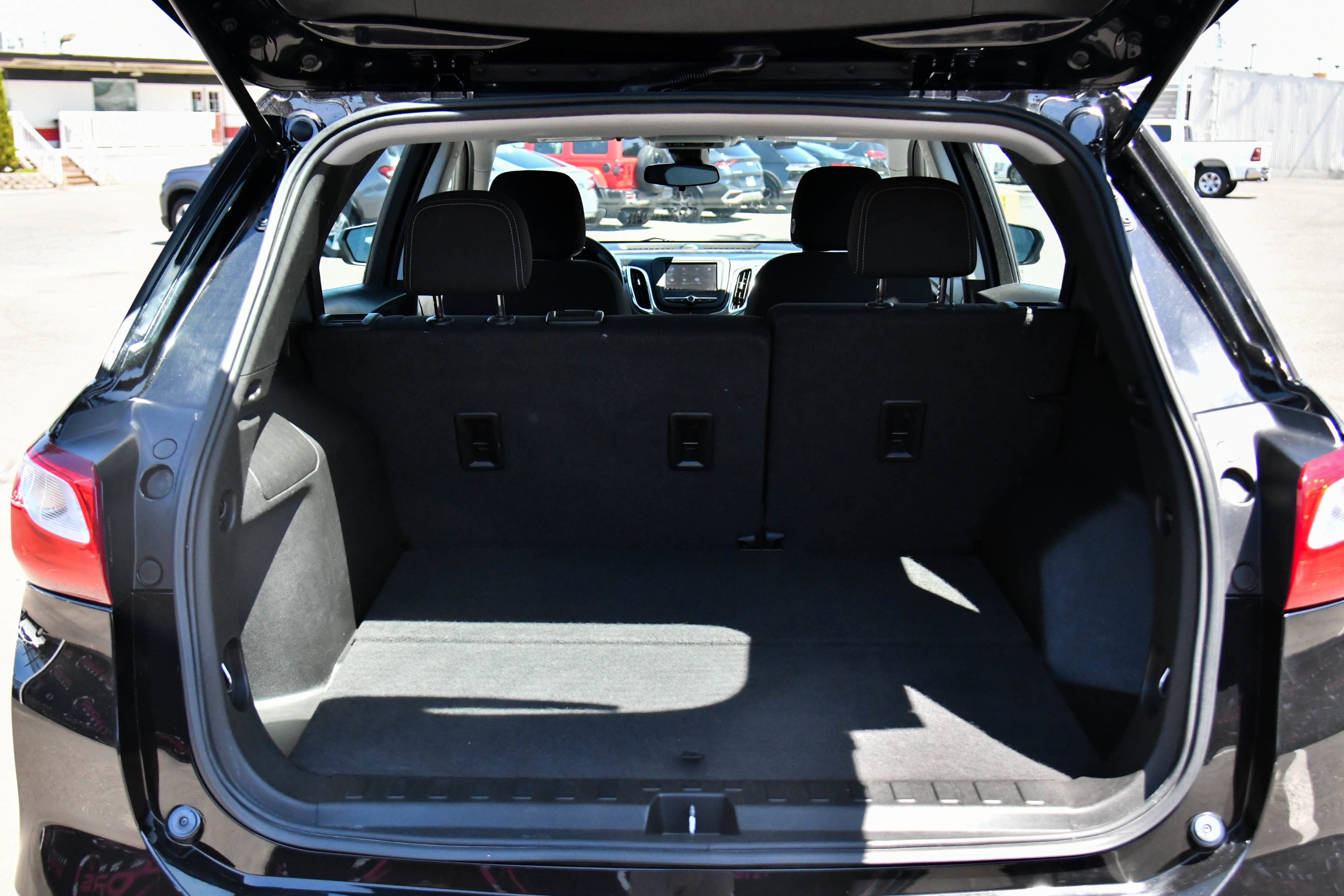 Used 2021 Chevrolet Equinox LS FWD image 35