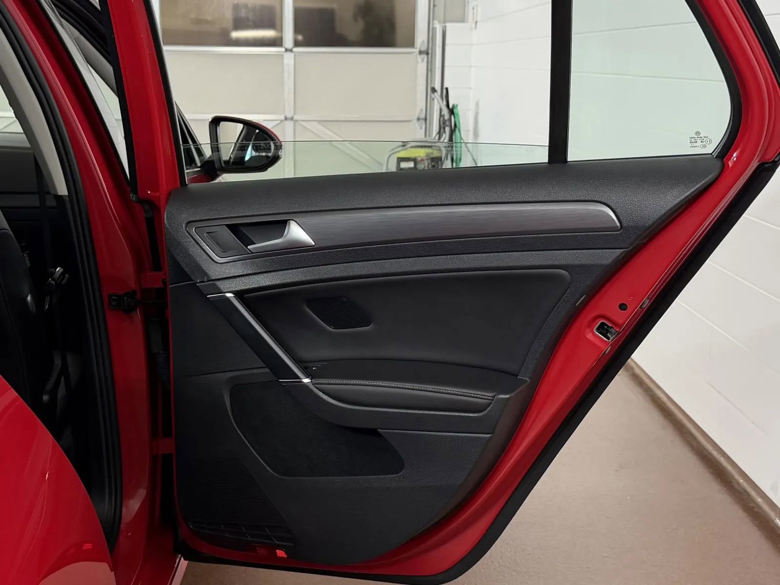 Used 2018 Volkswagen Golf SE FWD image 32