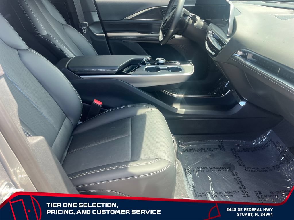 Used 2025 Cadillac Lyriq Luxury RWD image 19