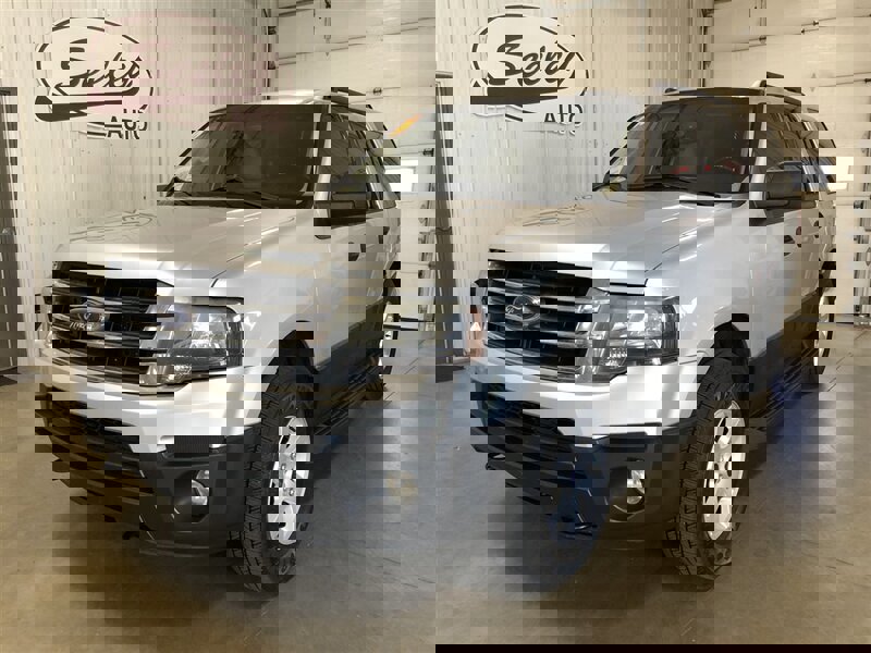 Used 2016 Ford Expedition XL image 2