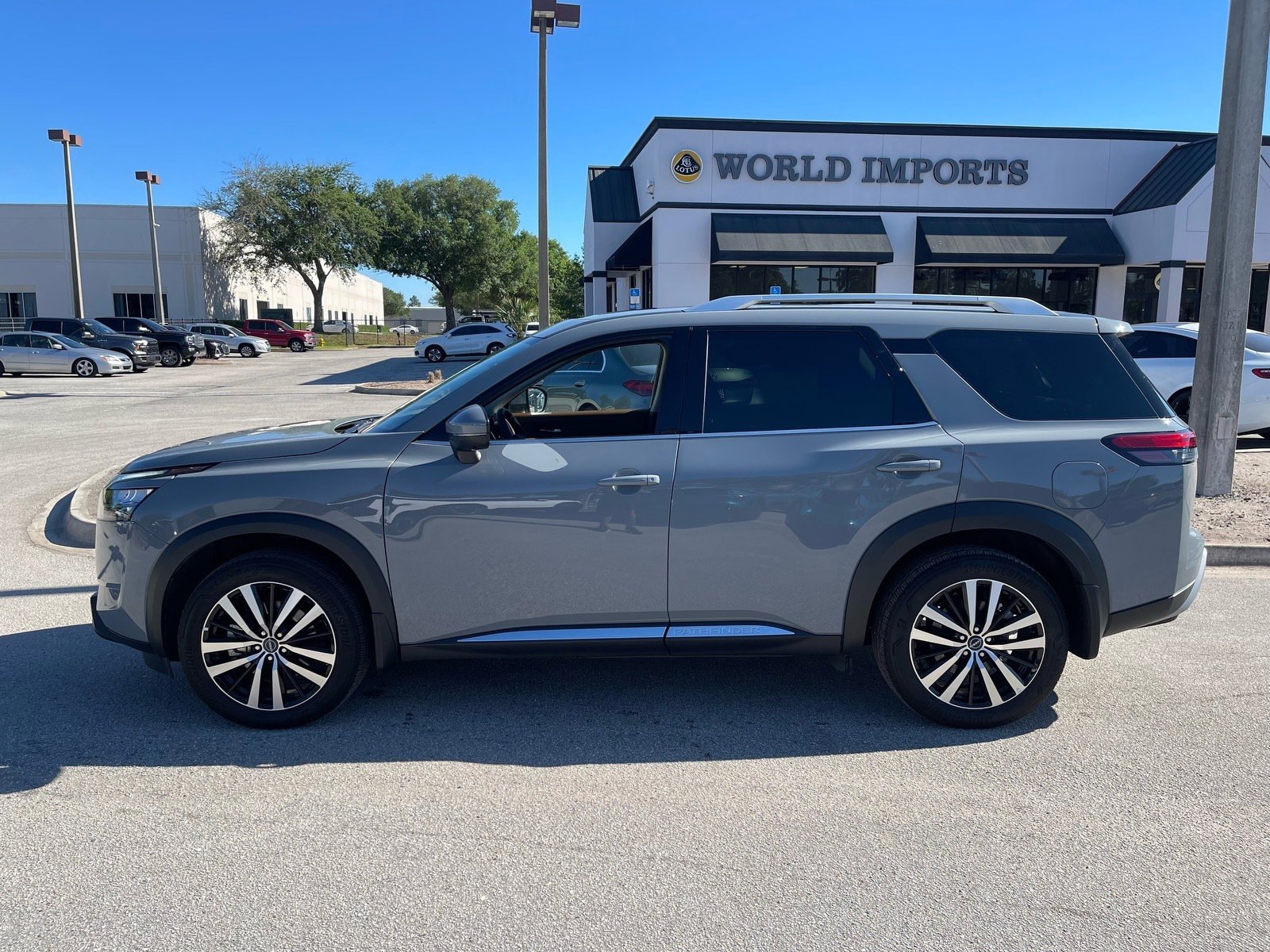Used 2025 Nissan Pathfinder Platinum FWD image 52