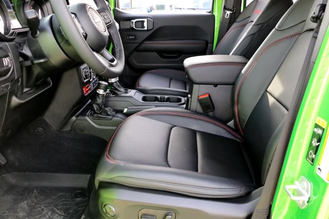 Used 2025 Jeep Wrangler Unlimited Rubicon AWD/4WD image 10