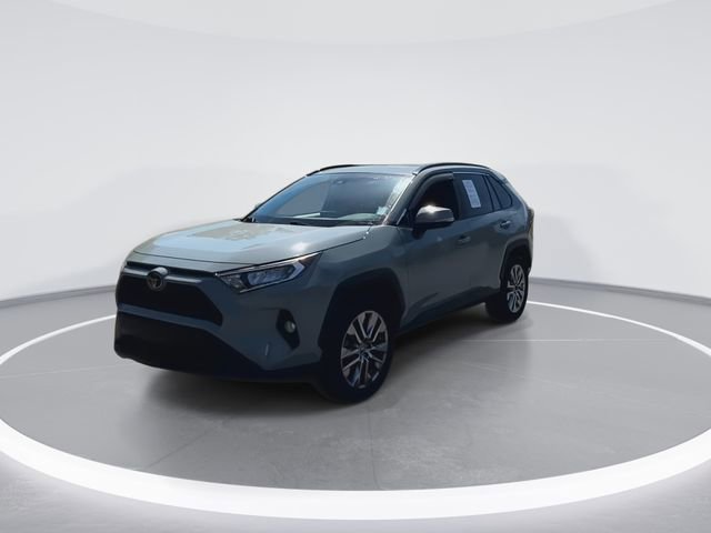 Used 2019 Toyota RAV4 XLE Premium FWD image 5