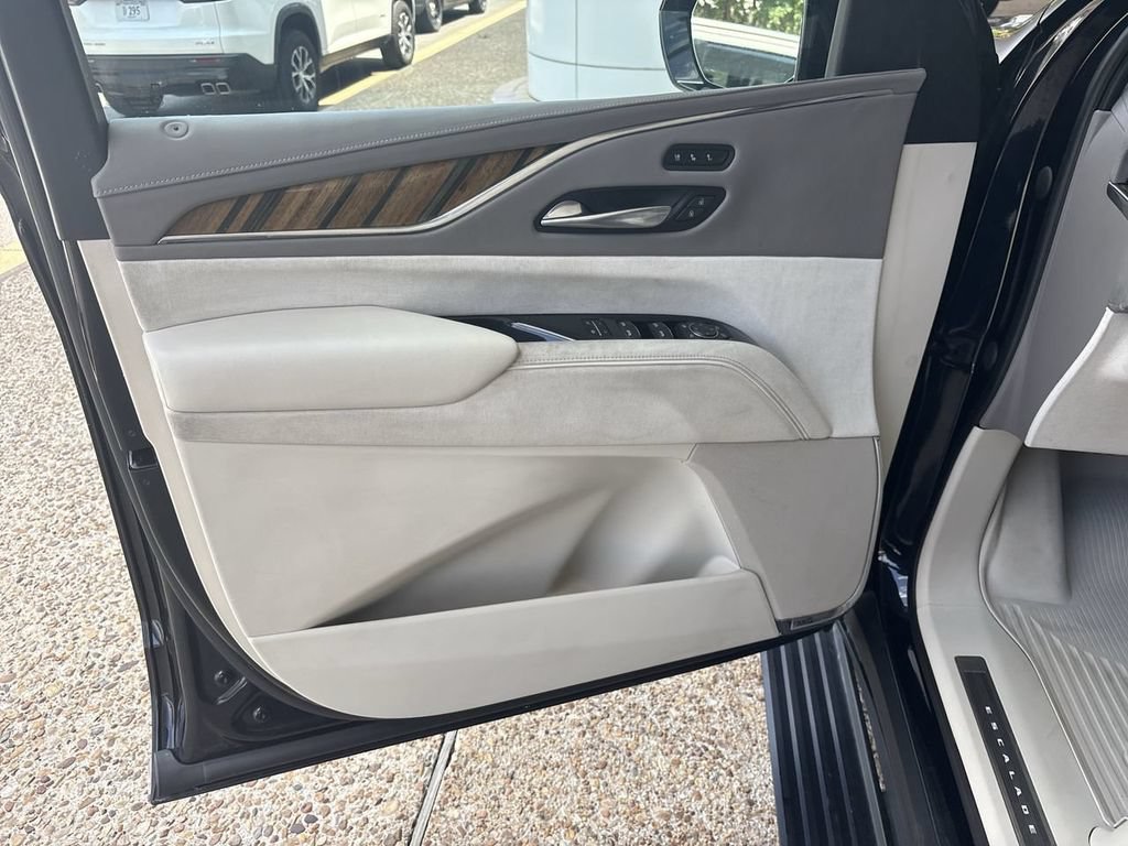 Certified 2021 Cadillac Escalade Premium Luxury Platinum AWD/4WD image 23