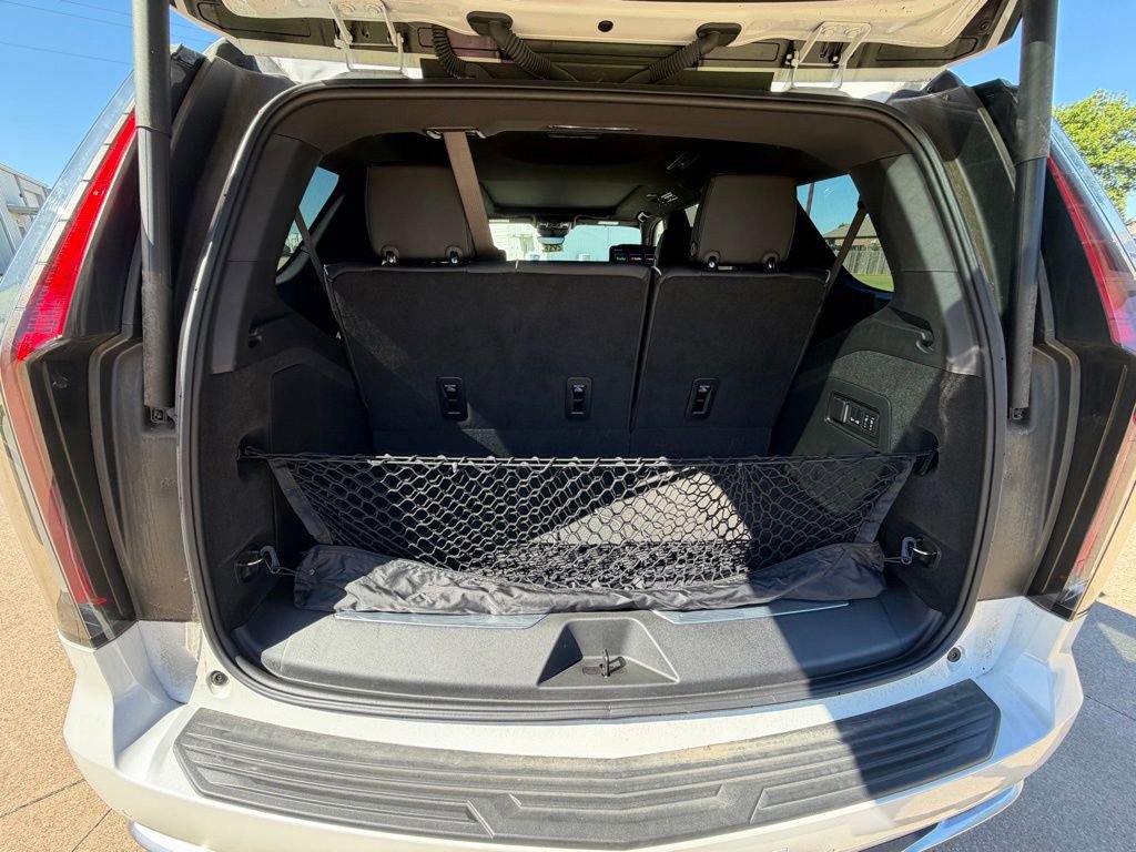Used 2024 Cadillac Escalade Premium Luxury AWD/4WD image 14