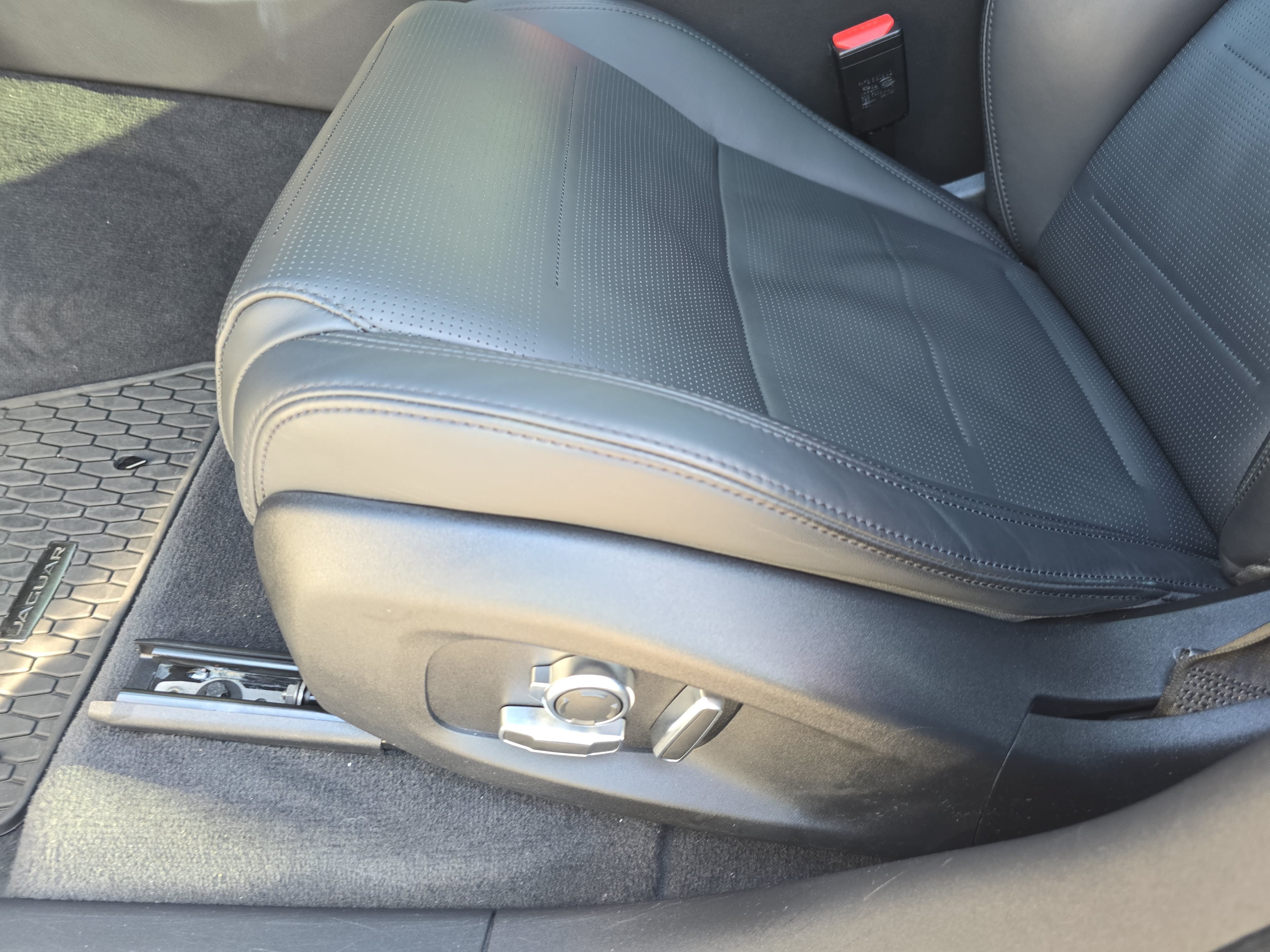 Certified 2023 Jaguar F-PACE SVR AWD/4WD image 31