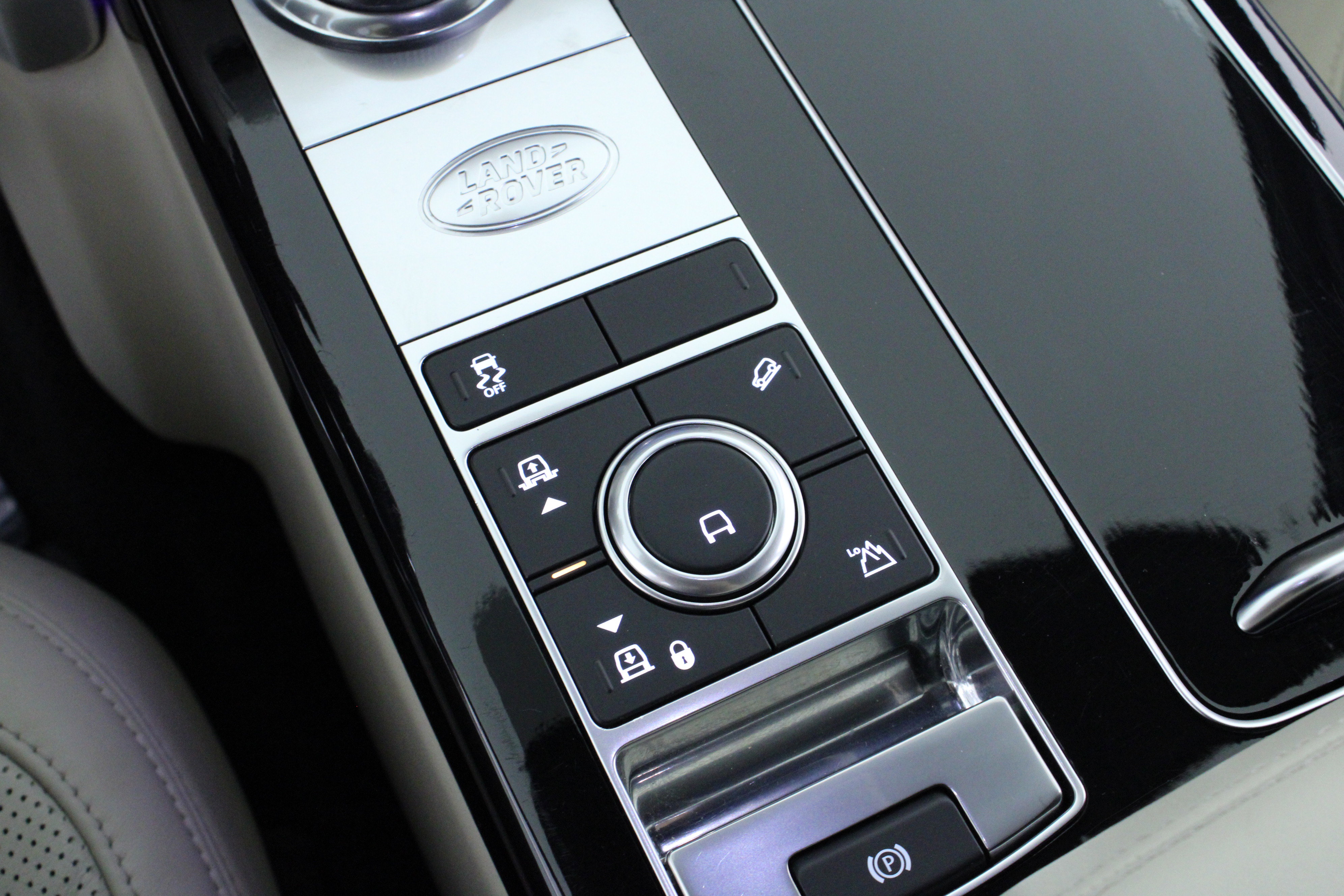 Used 2020 Land Rover Range Rover HSE image 31