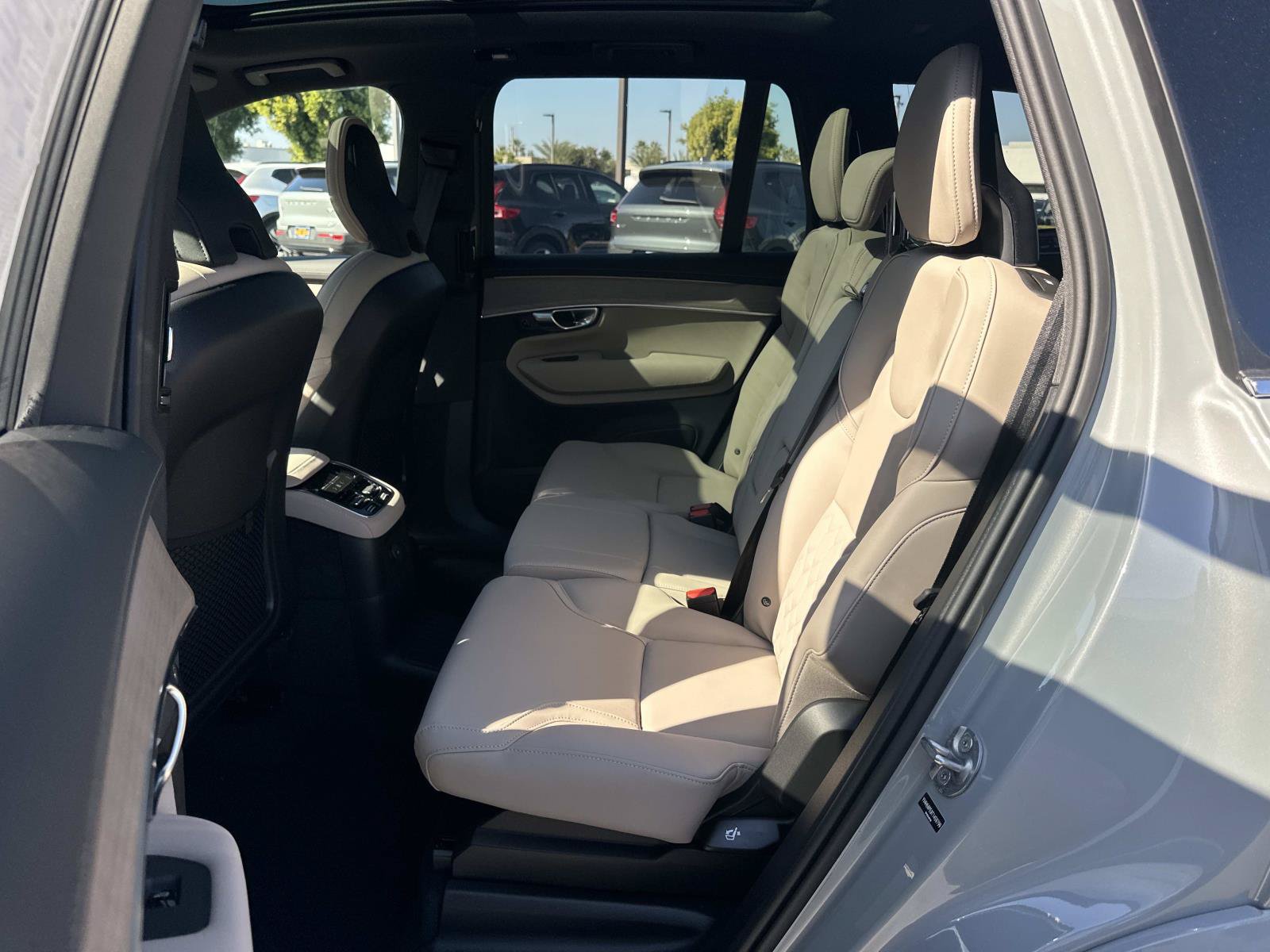 New 2026 Volvo XC90 T8 Plus w/ Protection Package Premier AWD/4WD image 17