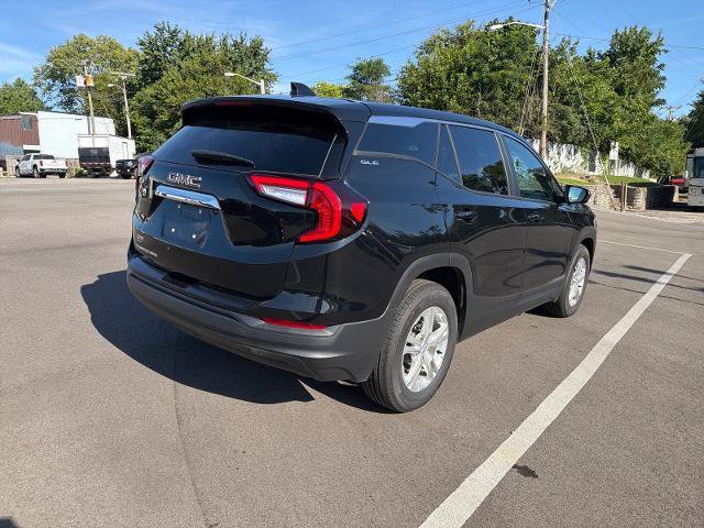 Used 2024 GMC Terrain SLE FWD image 2