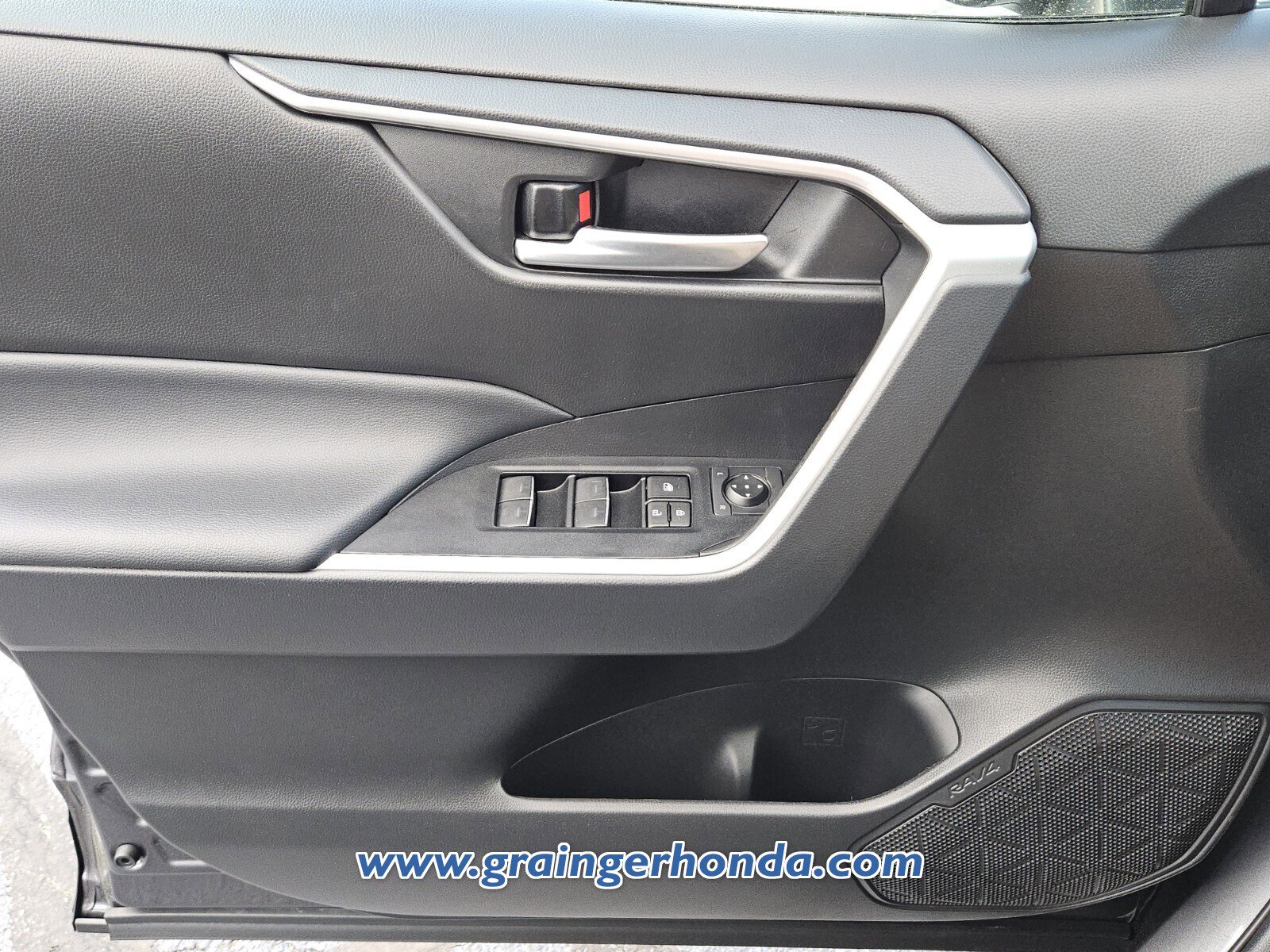 Used 2023 Toyota RAV4 XLE w/ Convenience Package image 23