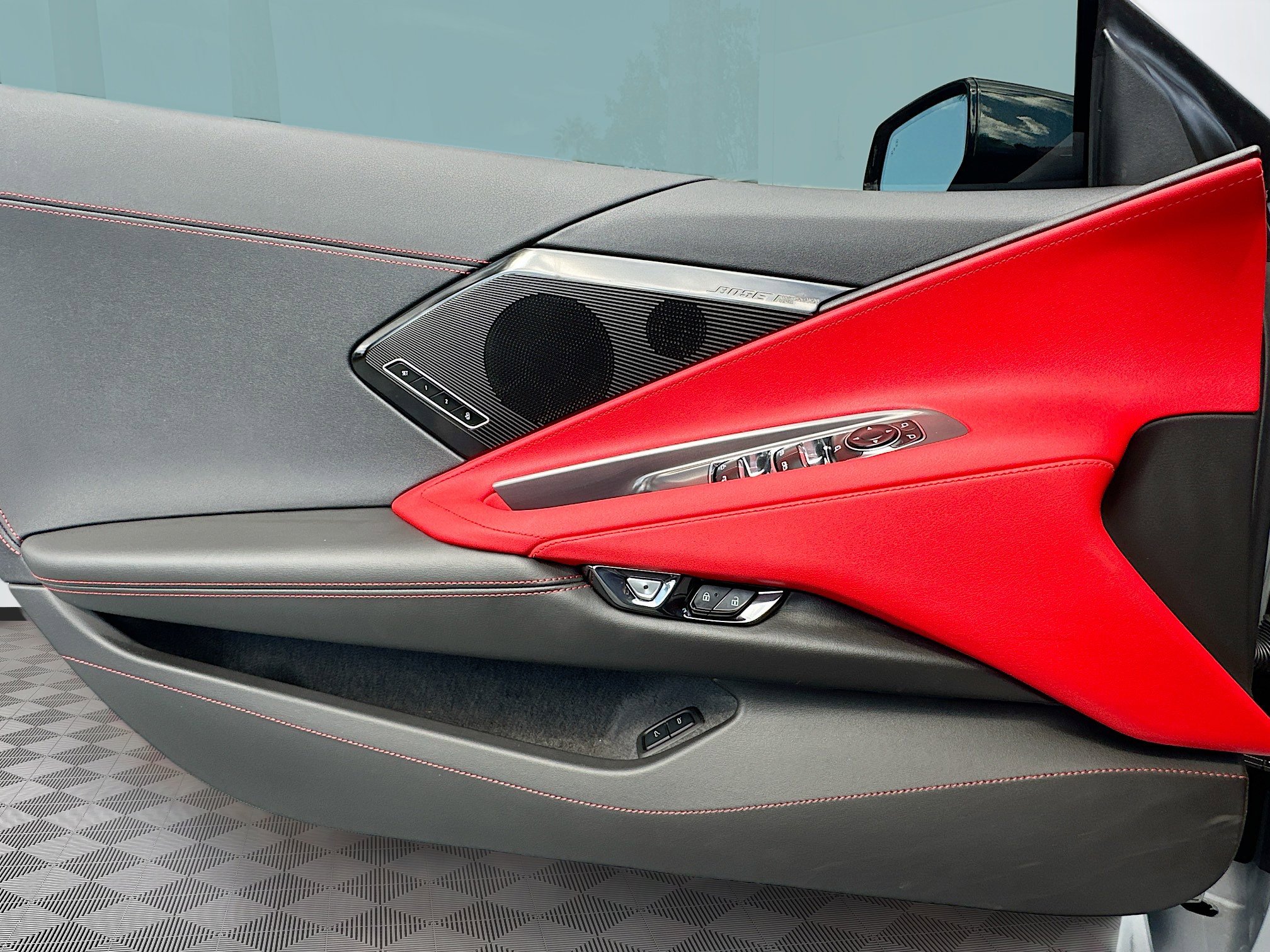 Used 2025 Chevrolet Corvette 2LT w/ Stealth Interior Trim Package image 21