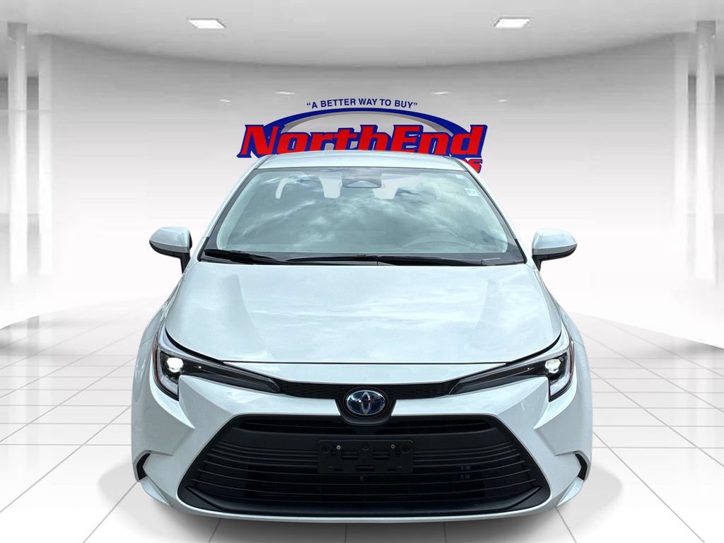Used 2024 Toyota Corolla LE FWD image 2
