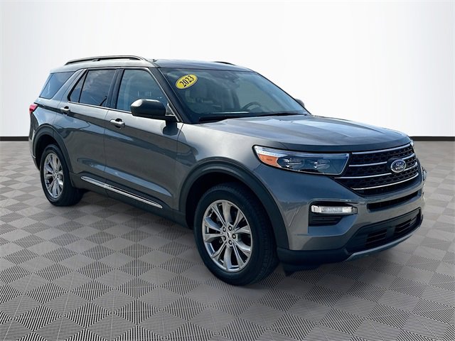 Used 2023 Ford Explorer XLT w/ Equipment Group 202A image 3