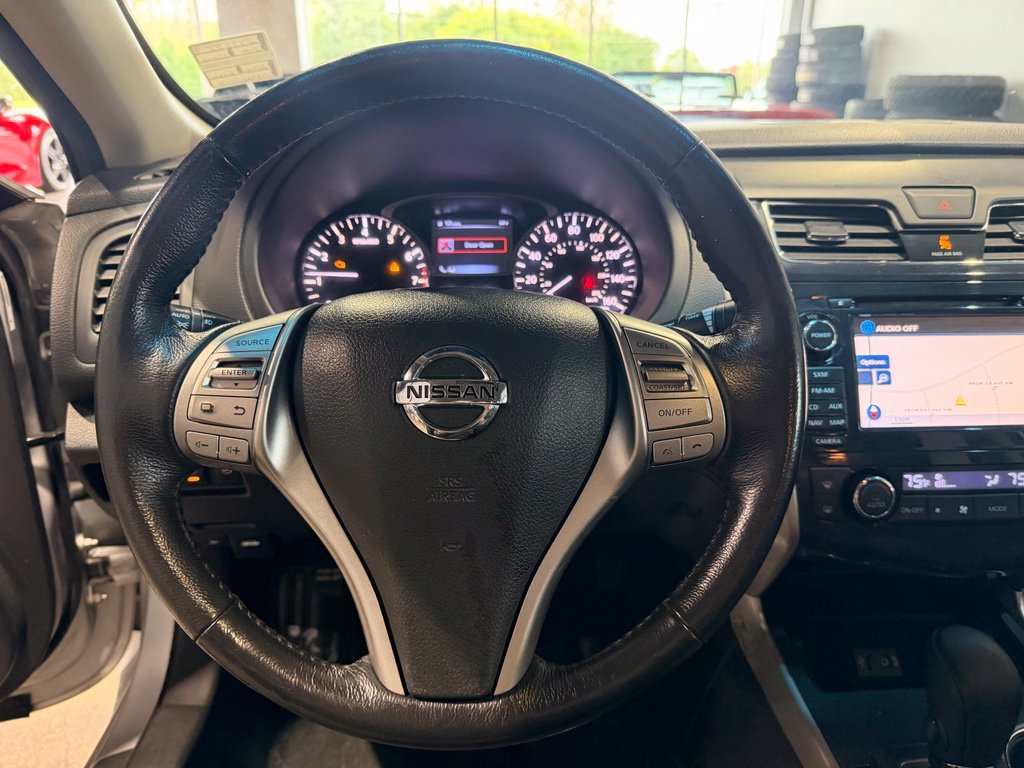 Used 2014 Nissan Altima 2.5 SL w/ Technology Package FWD image 9