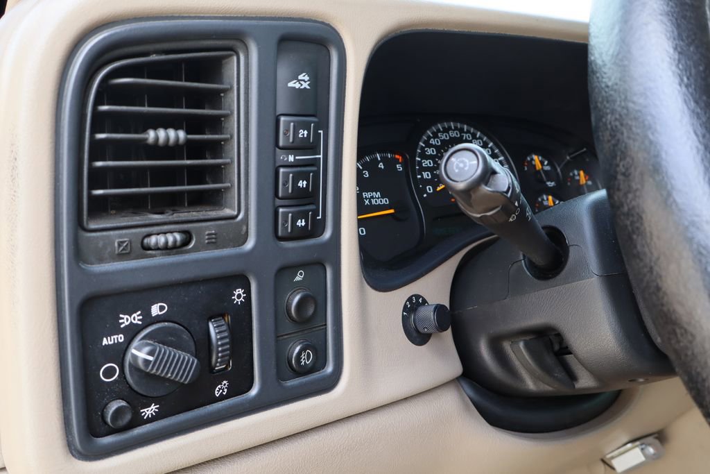 Used 2006 Chevrolet Silverado 2500 LT w/ Heavy-Duty Power Package image 14