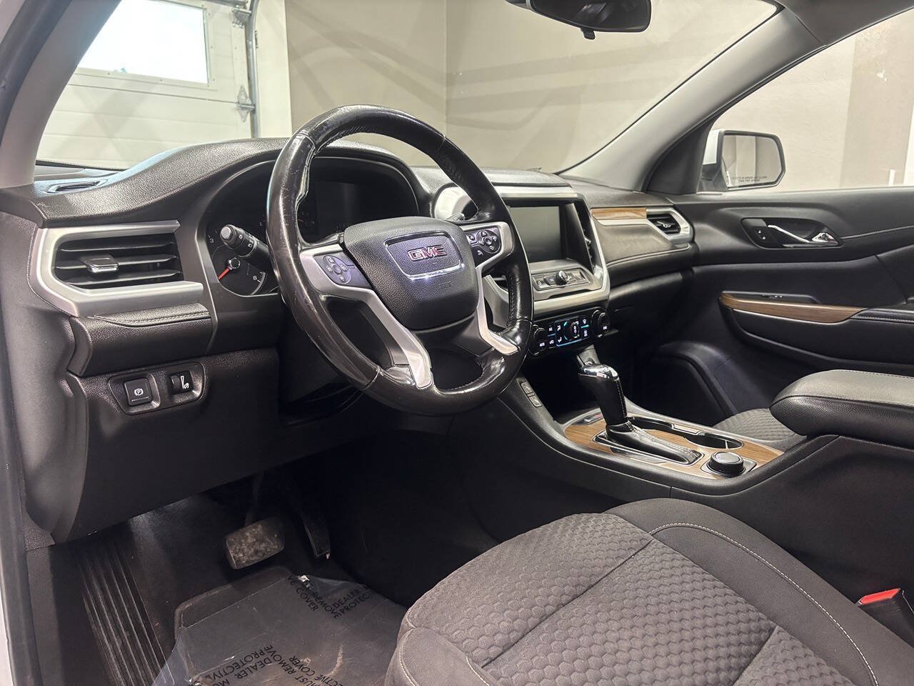 Used 2019 GMC Acadia SLE FWD image 14