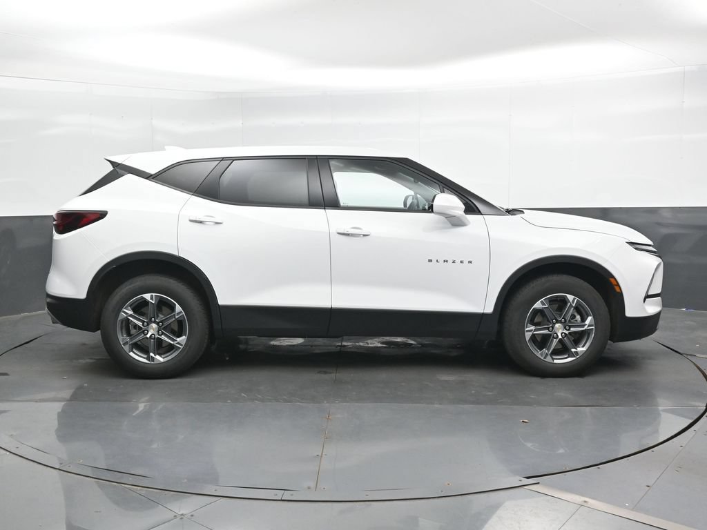 Used 2025 Chevrolet Blazer LT AWD/4WD image 5