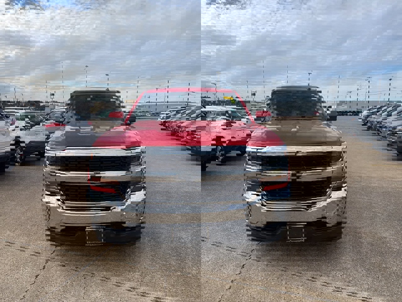 Used 2018 Chevrolet Silverado 1500 LT w/ LT Eassist Package image 2