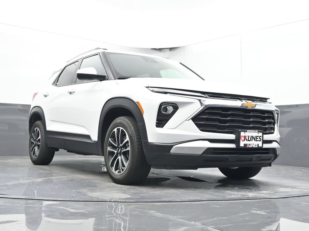 Used 2025 Chevrolet TrailBlazer LT AWD/4WD image 39