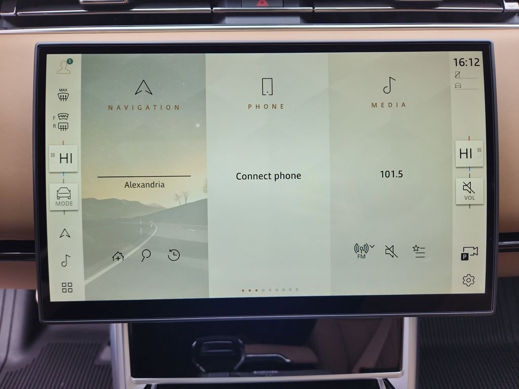 New 2025 Land Rover Range Rover Long Wheelbase SE image 17