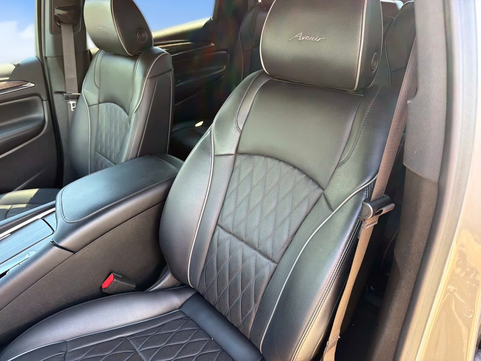 Used 2024 Buick Enclave Avenir w/ Avenir Technology Package AWD/4WD image 10